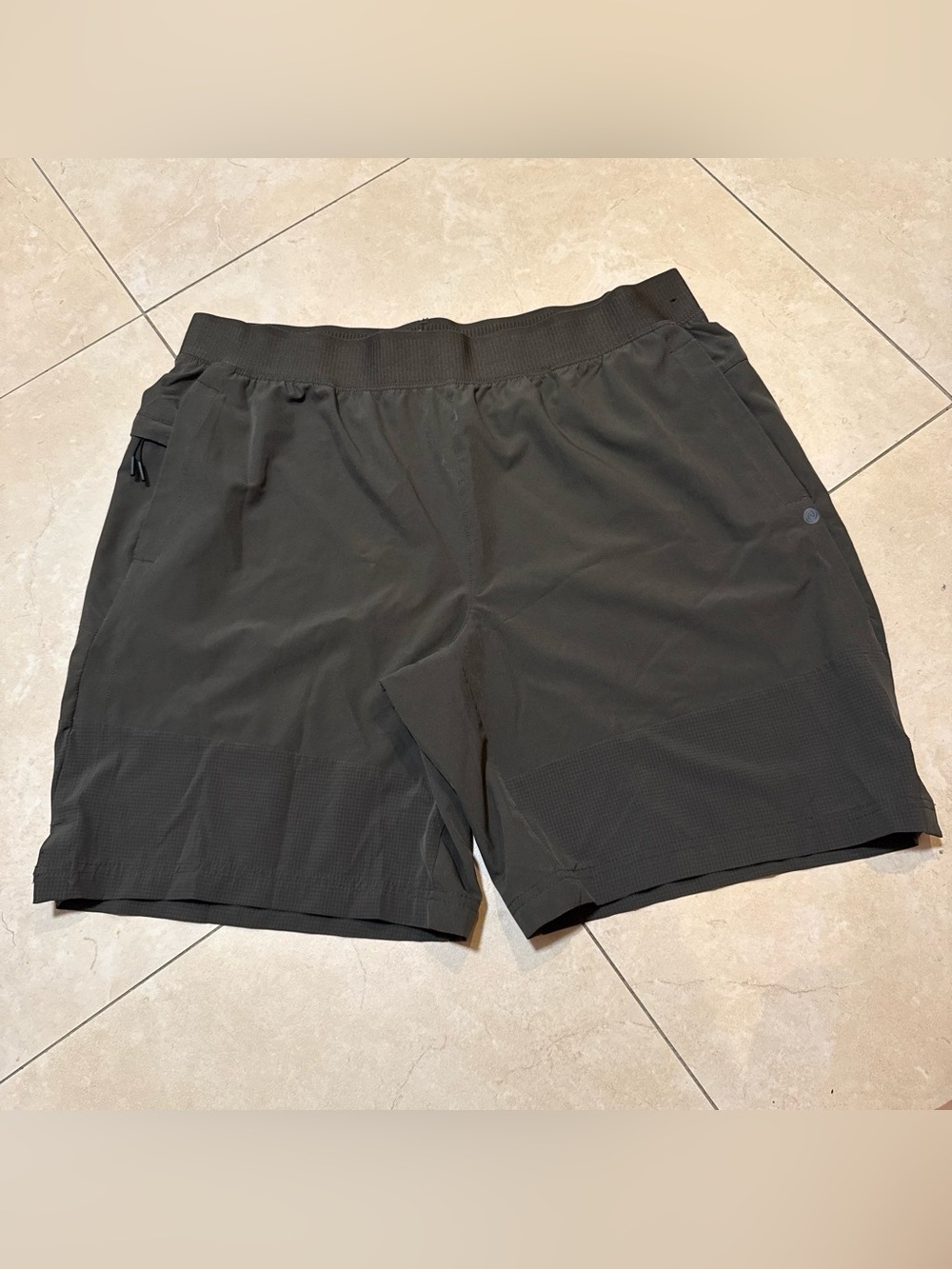 Men's Athletic Shorts in Dark Charcoal with pocket 9” inseam (xl)